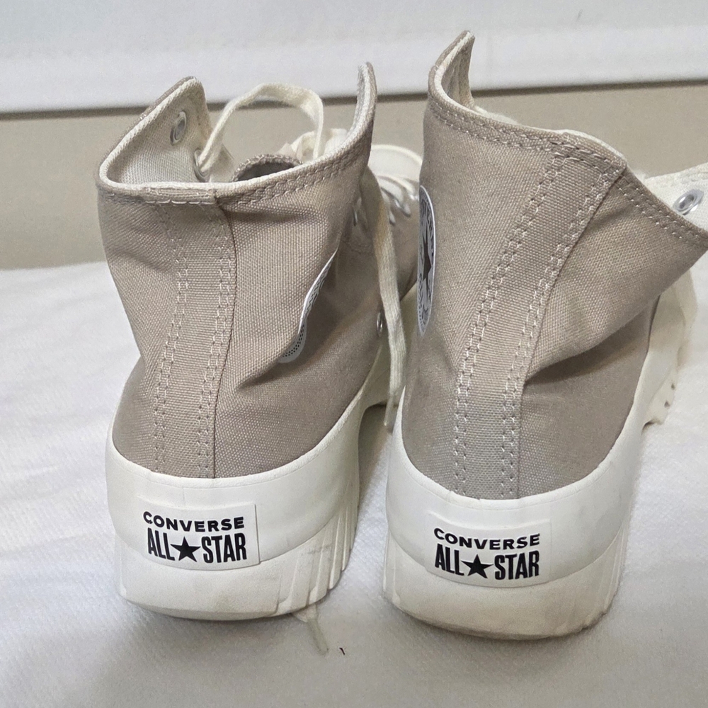 Converse Chuck Taylor All Star Lugged 2.0 ShoesBeige Tan A05098C 
SIZE:  M10.5/W - Picture 5 of 7